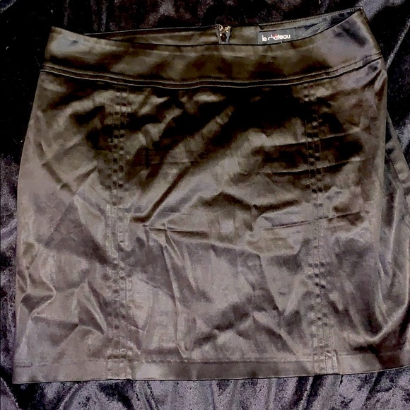 Black fitting mini skirt - Picture 1 of 3